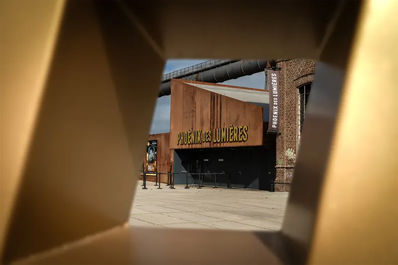 Entdecken Sie Phoenix des Lumières - das innovative Zentrum für immersive Kunstausstellungen. Erleben Sie faszinierende digitale Kunstpräsentationen in einzigartiger Industriearchitektur. Ein unvergessliches kulturelles Erlebnis für Kunstliebhaber und Familien.

